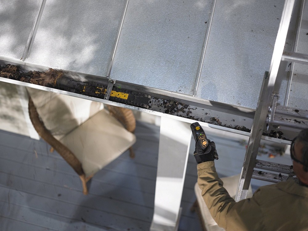 iRobot Looj 330 Gutter Cleaning Robot