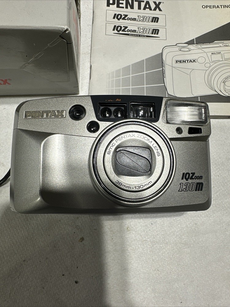 Several Vintage Cameras And Flash Bulbs, Read Full Description