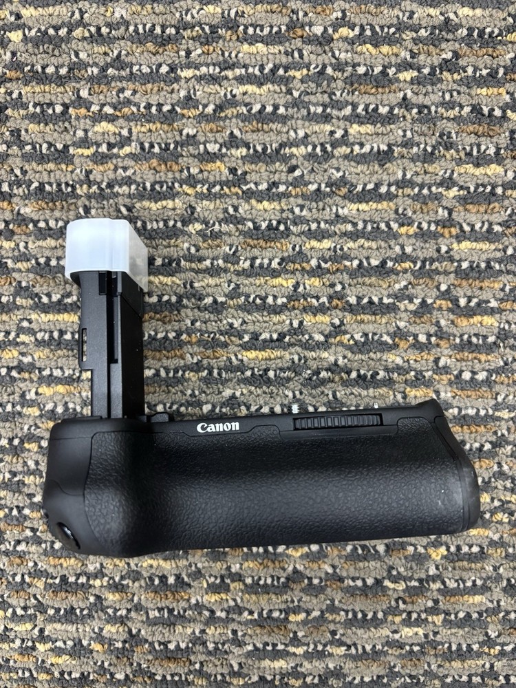 Used Canon BG-E21 Camera Battery Grip in Box For Canon EOS