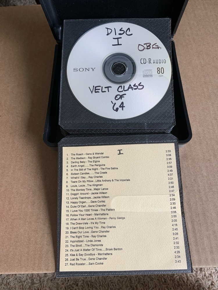 CDProjects Hard Shell Storage Case Metal 12 Sleeves Holds 24 Discs CD Projects
