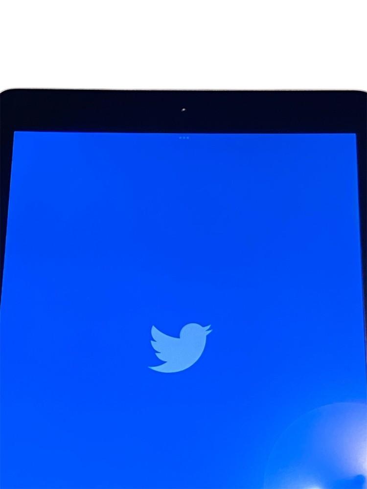Apple iPad (9th Generation) 64GB -Original Twitter App