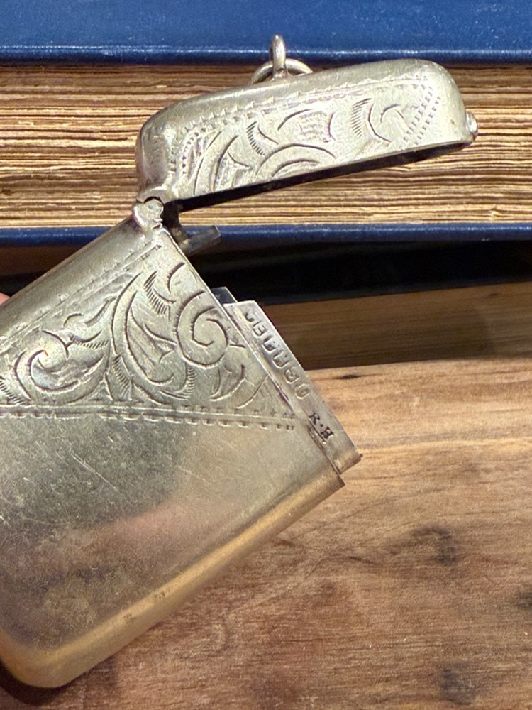 Vintage Silver Plated Vesta Match Safe with Engraved Pattern