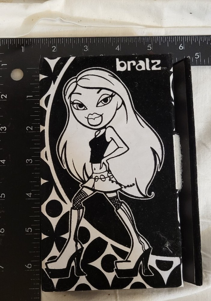 BRATZ BLACK WHITE VELOUR TRIFOLD NOTE PAD (2) NOTE PADS