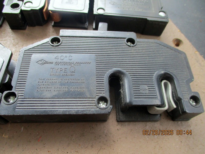 Zinsco Magnetrip Electrical Panel With Breakers