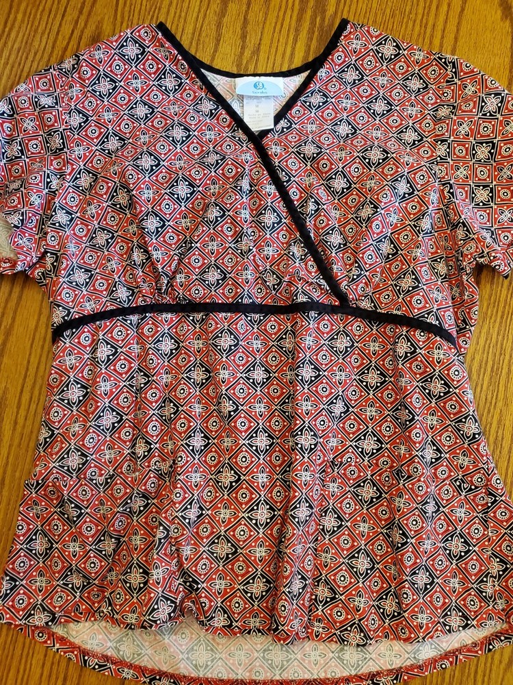 Sb Scrub Top Medium!! EUC!! Multicolored Designs