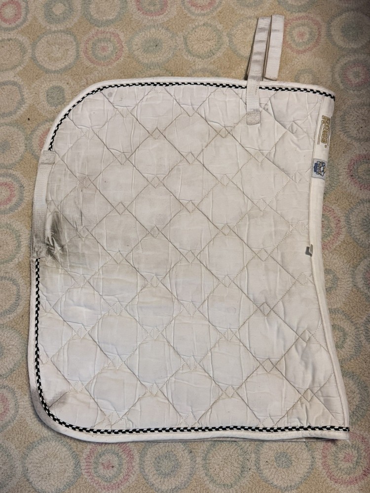 4 saddle pads in this bundle- multiple brands.