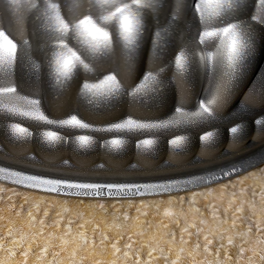 Williams Sonoma - Nordic Ware - Silver 9 Cup Pine Forest Bundt® Pan