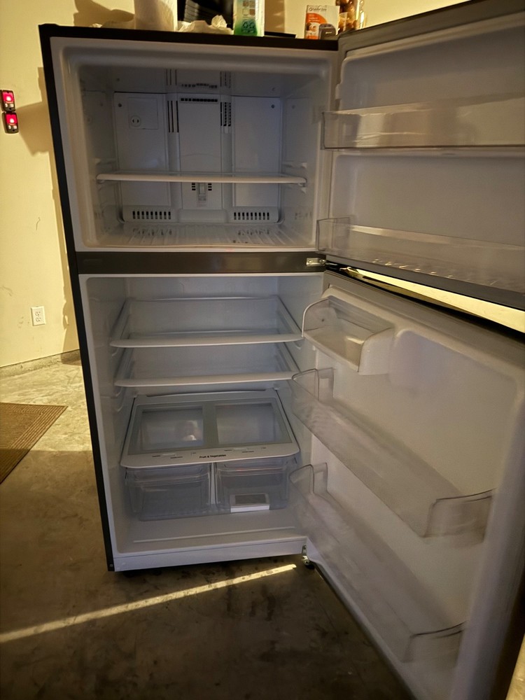 Lg fridge new, Silver , Standard size