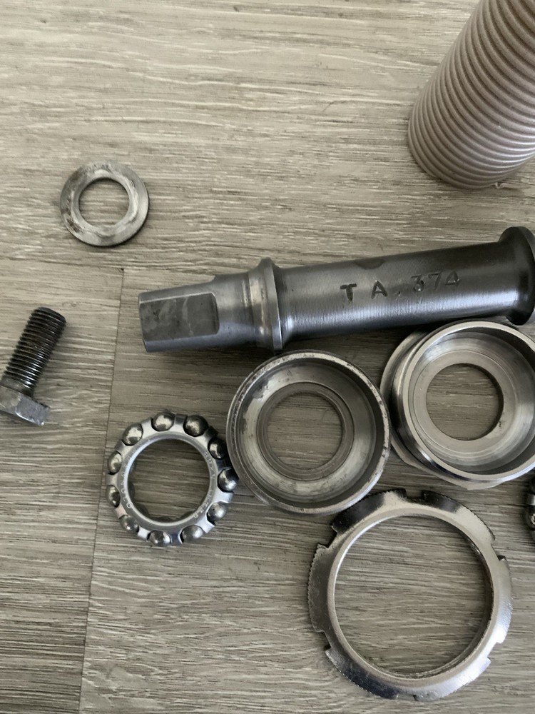 SPECIALITES TA BOTTOM BRACKET FRENCH THREADED 68-121 MM