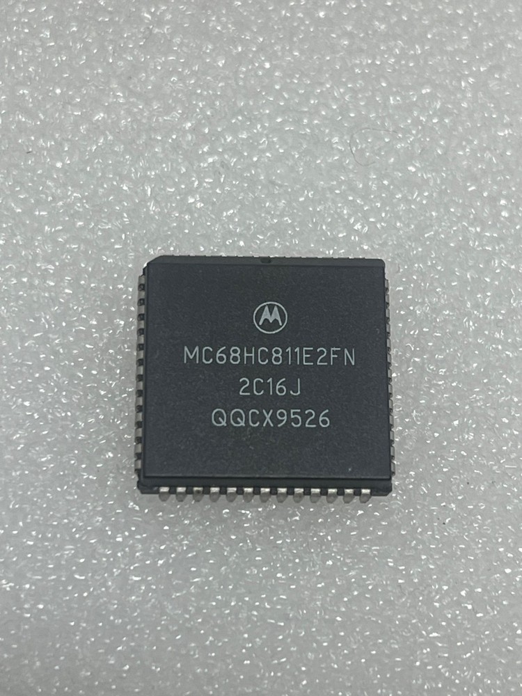 Motorola MC68HC811E2FN CMOS Microcontroller (2KB EEPROM) 52 Pin PLCC - NEW!