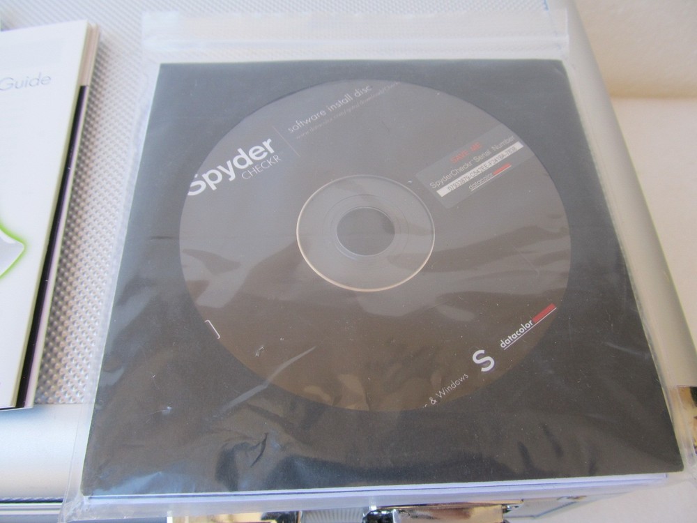Datacolor SpyderCHECKR w/ Case, Software, Cube