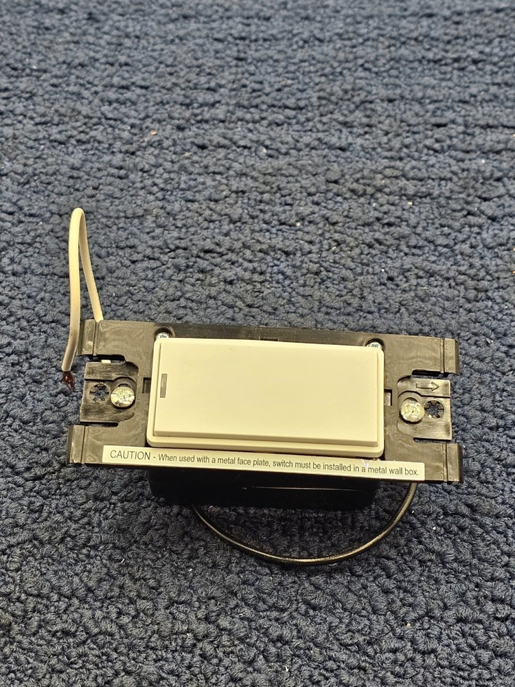 Leviton DLDNK-1W Lumina RF Decora 1Button multi-function BLE Keypad White