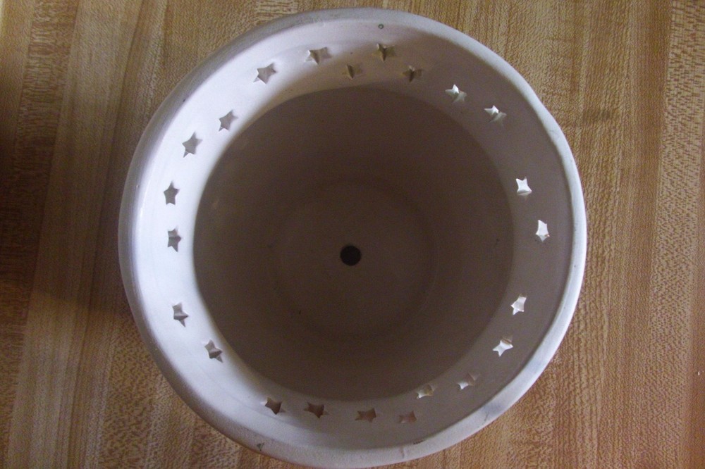 K's Collection Pottery Planter, 5" , Mistletoe, Pointsetta, & Star on eggshell