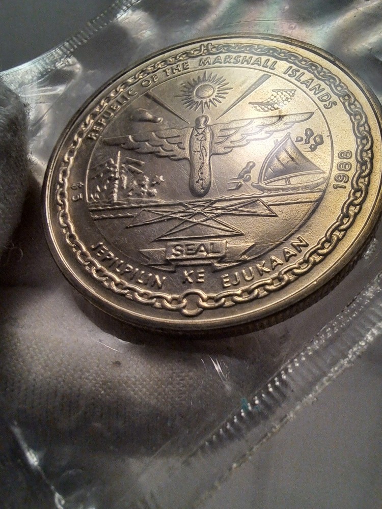 1988 Marshall Islands Space Shuttle Discovery Commemorative $5 | In Packaging