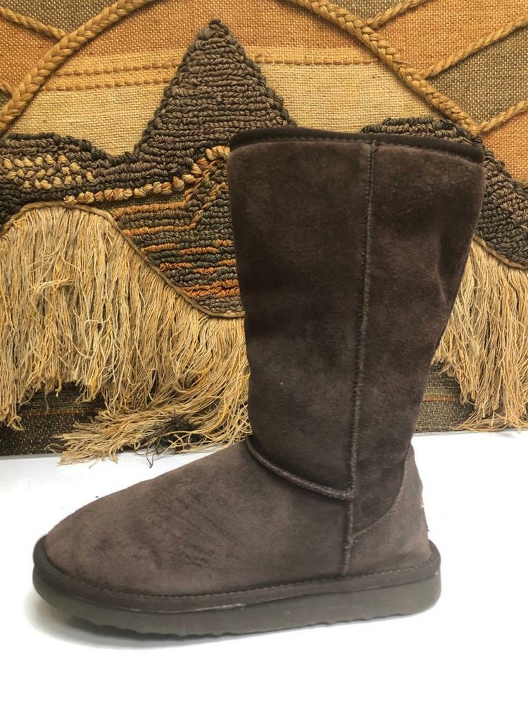 UGG WOMENS BROWN WINTER BOOT SIZE 8
