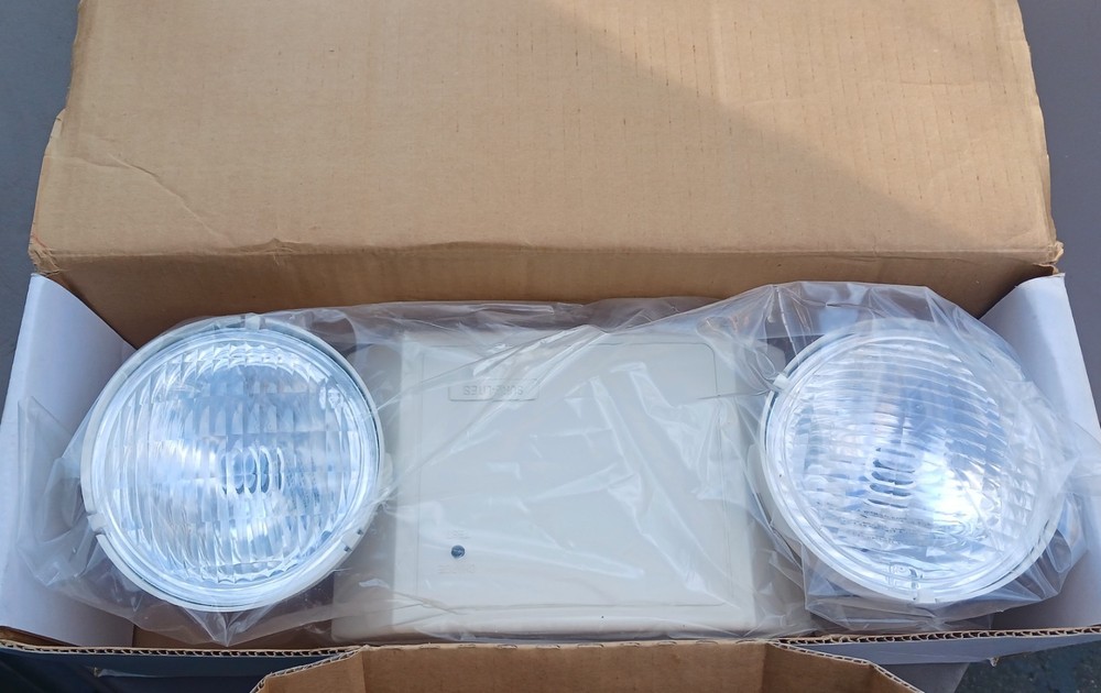 Cooper Lighting Sure-Lites CC2 Polycarbonate Exit/Emergency Lighting NEW