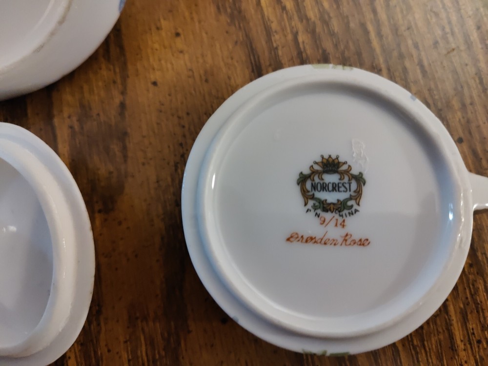 NORCREST BRESDEN ROSE MOTIF STACKABLE 4-PIECE INDIVIDUAL TEA SET.