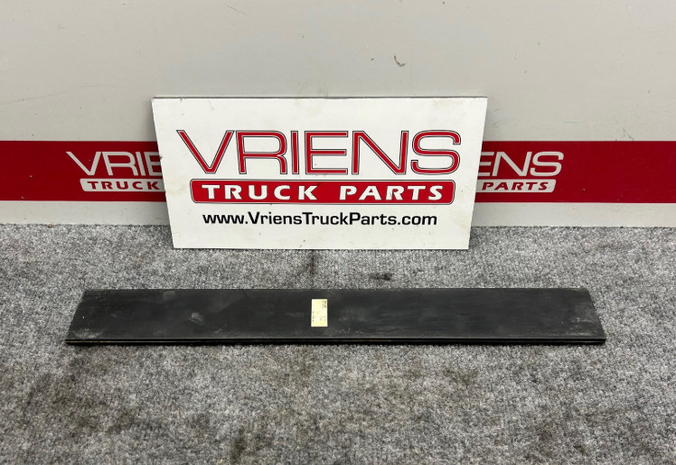 KENWORTH S60-1220R TREADPLATE TRIM PANEL