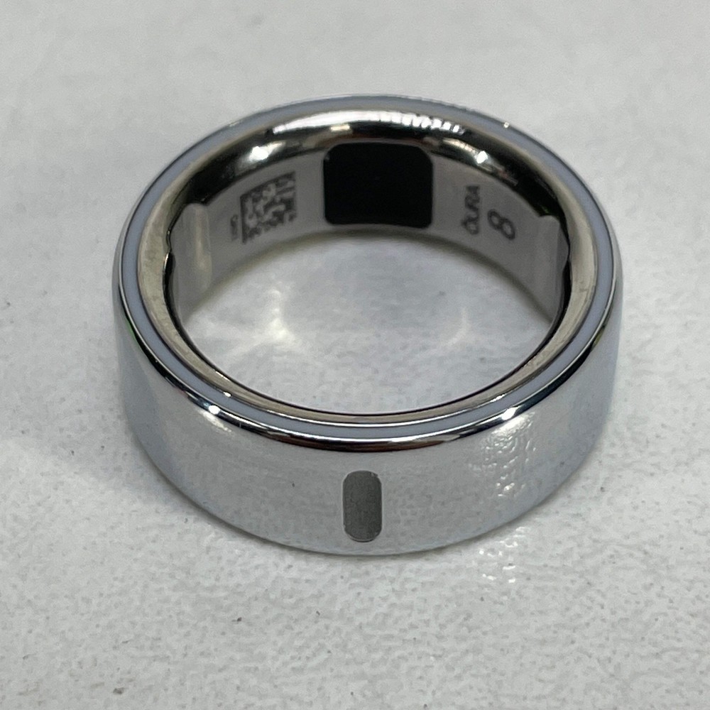 Oura Ring 4 Size 8 Sliver Activity Tracker JZ90-54217-08