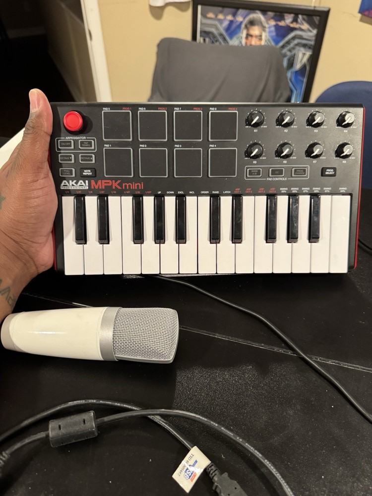 Also MPK Mini Midi Controller - Working