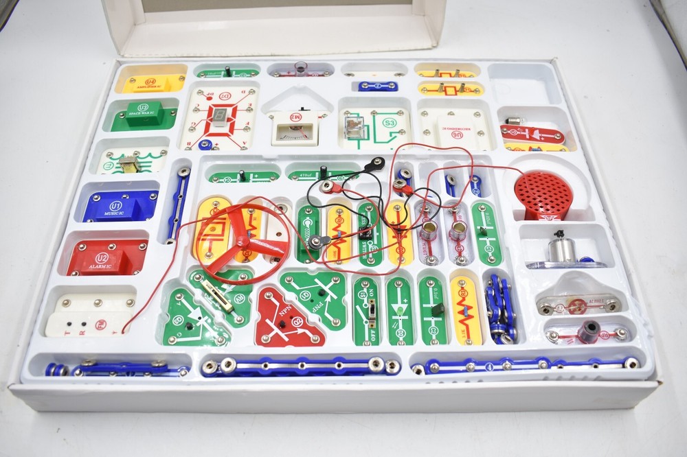 Elenco Snap Circuits Electronic Snap Kit Lot Not Complete