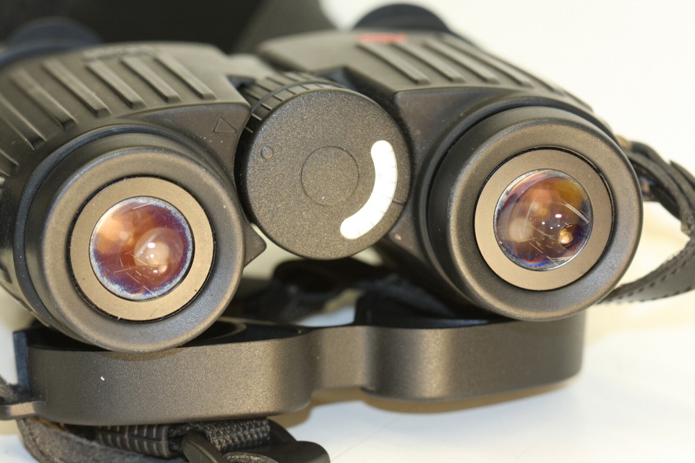 leica 8 x 32 ba Binocular world class very clean...bright & clear