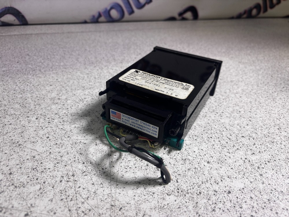 Newport Electronic Volt Meter Model 203A-3