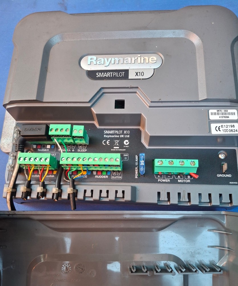 Raymarine Boat SmartPilot X10 Auto Pilot Course Computer Autopilot E12198