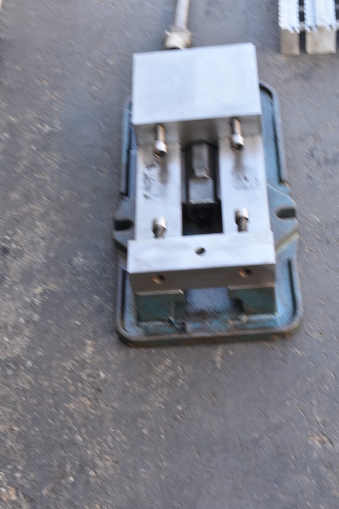 Kurt D80 Anglock Milling Machine Vise 8" wide