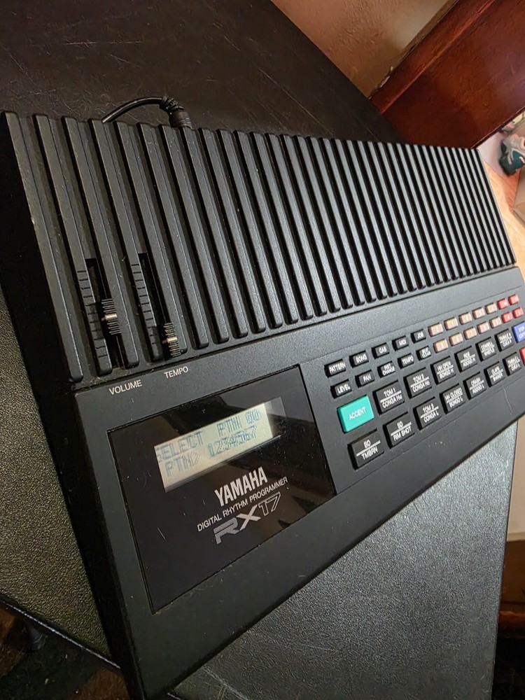 YAMAHA RX17 Digital Rhythm Programmer / Drum Machine