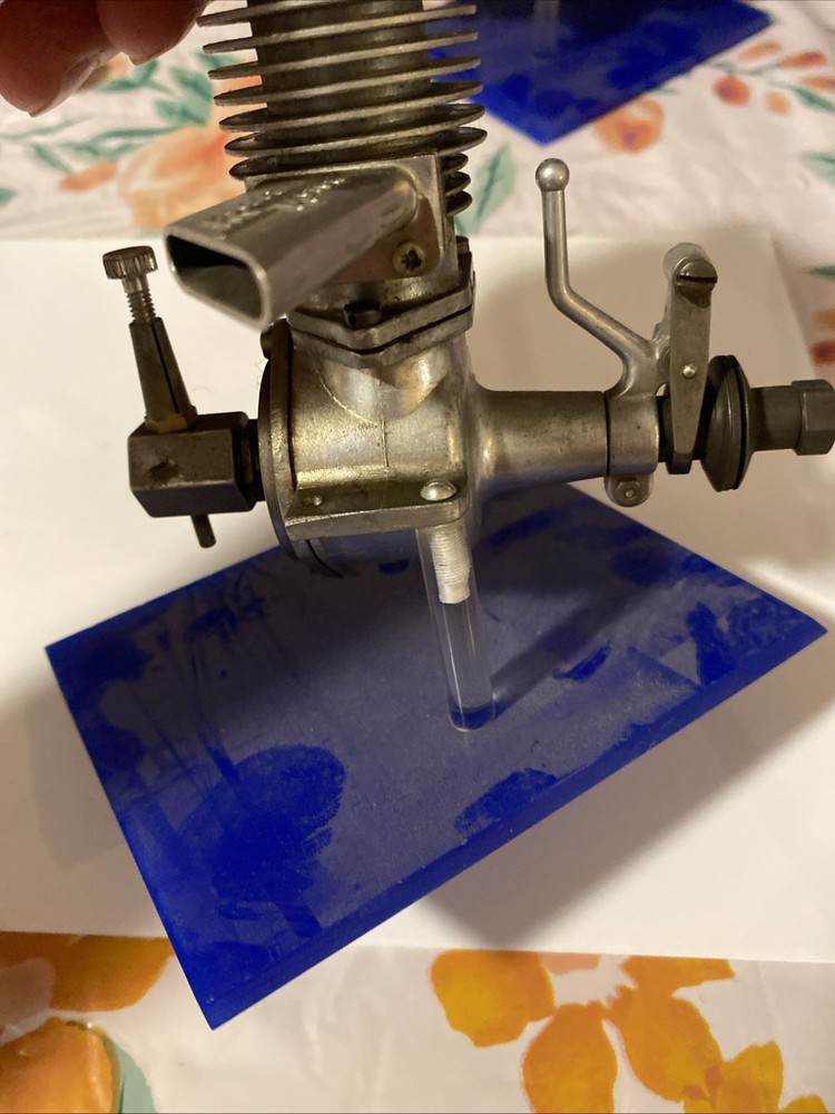 VINTAGE VICTOR ROCKET MOTOR CO. 1945 MODEL SMALL AIRPLANE ENGINE....