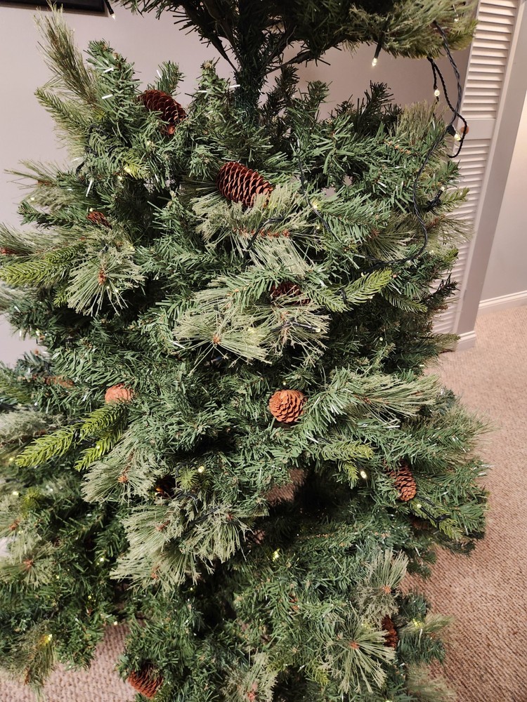 Artificial Prelit Christmas Tree WORKS