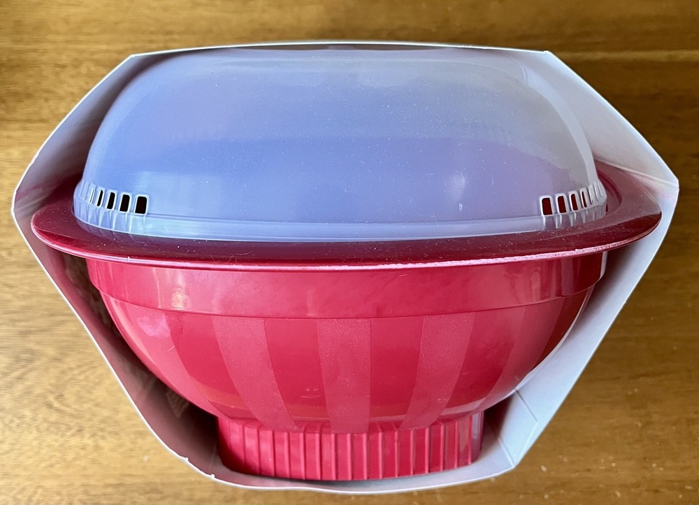 Nordic Ware Microwave Pro Pop Popcorn Maker (New)