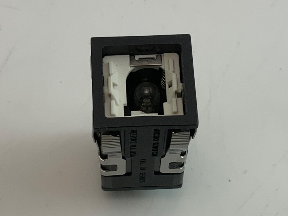NEW HONEYWELL MICRO SWITCH AML11CBE2AA PUSH BUTTON