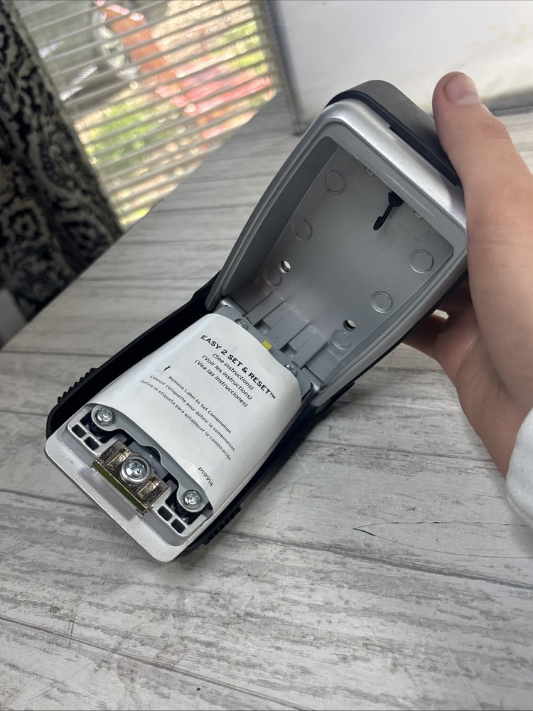 Master Lock 5423D Wall Mount Push Button Lock Box Secure Key Storage Ready 2 Use