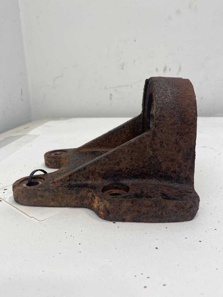 2000 GMC T6500 Engine Mount (548-12831)