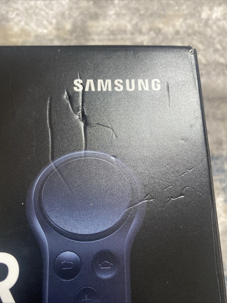 Samsung Gear VR SM-R324 With Controller