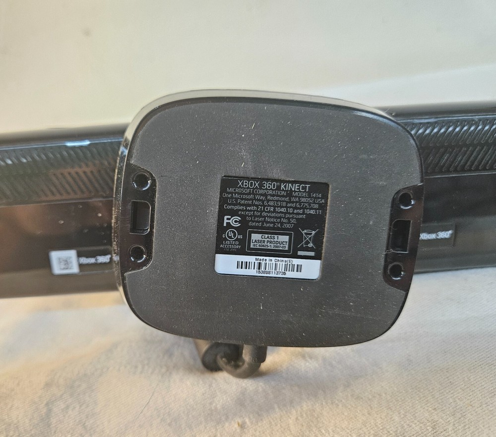 Microsoft XBox 360 KINECT Model 1414 WORKING