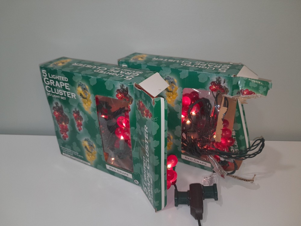 Red Grape Lighted Cluster String Lights 5 Clusters 35 Lights/Box (2 Open Boxes)