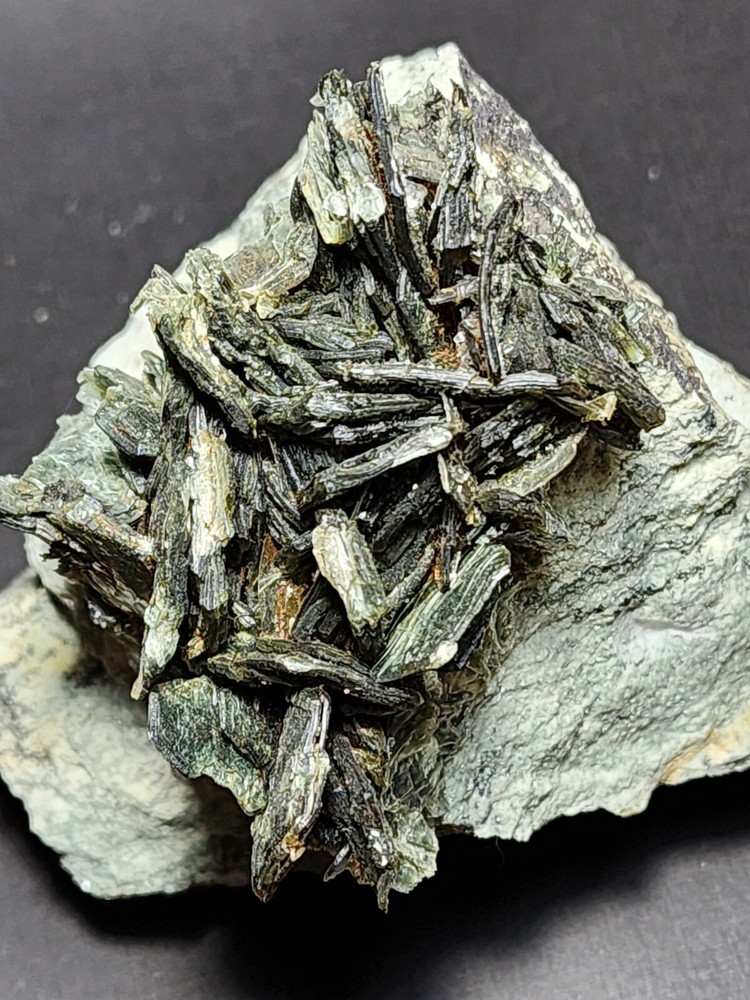 Clinochlore Fe Mineral Specimen