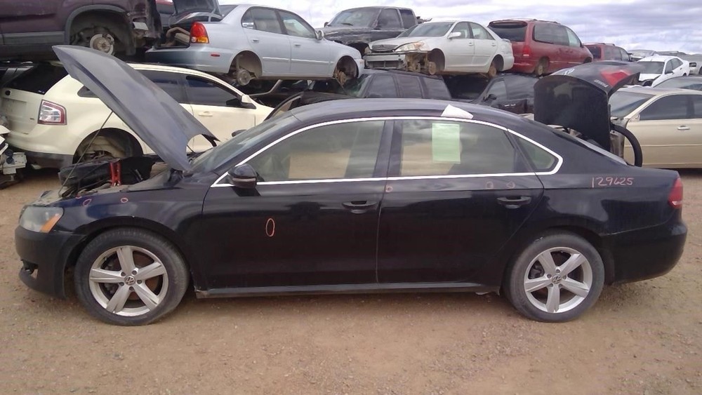 PASSAT 2012 Glove Box 400585