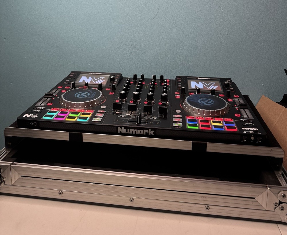 Numark NV II 2 DJ Contoller Mix Deck