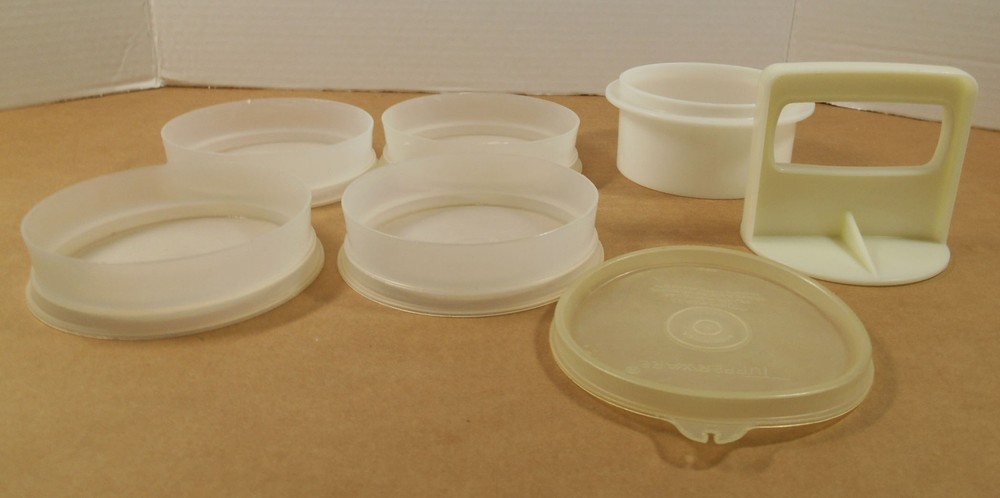 Tupperware 4 Small Hamburger Storage Containers 882 Press, Ring, Lid O7