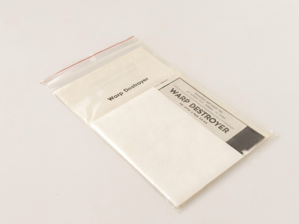 Warp Destroyer - Picadilly Software Inc. - 1982 / Apple II