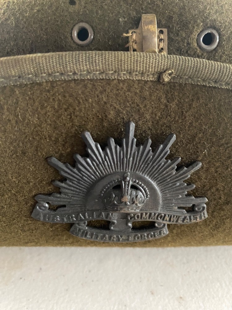 World War 2 Australian Commonwealth Bush Hat with Medallion