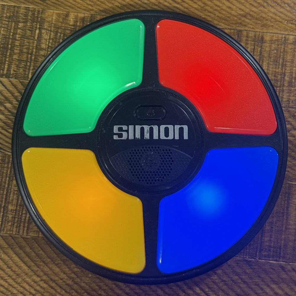 Simon Says 2019 Hasbro Electronic Memory Game Lights & Sounds Tested & Working