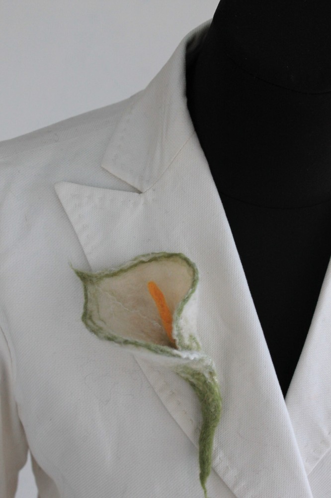 Brooch flower white calla  / wool / pin / Handmade