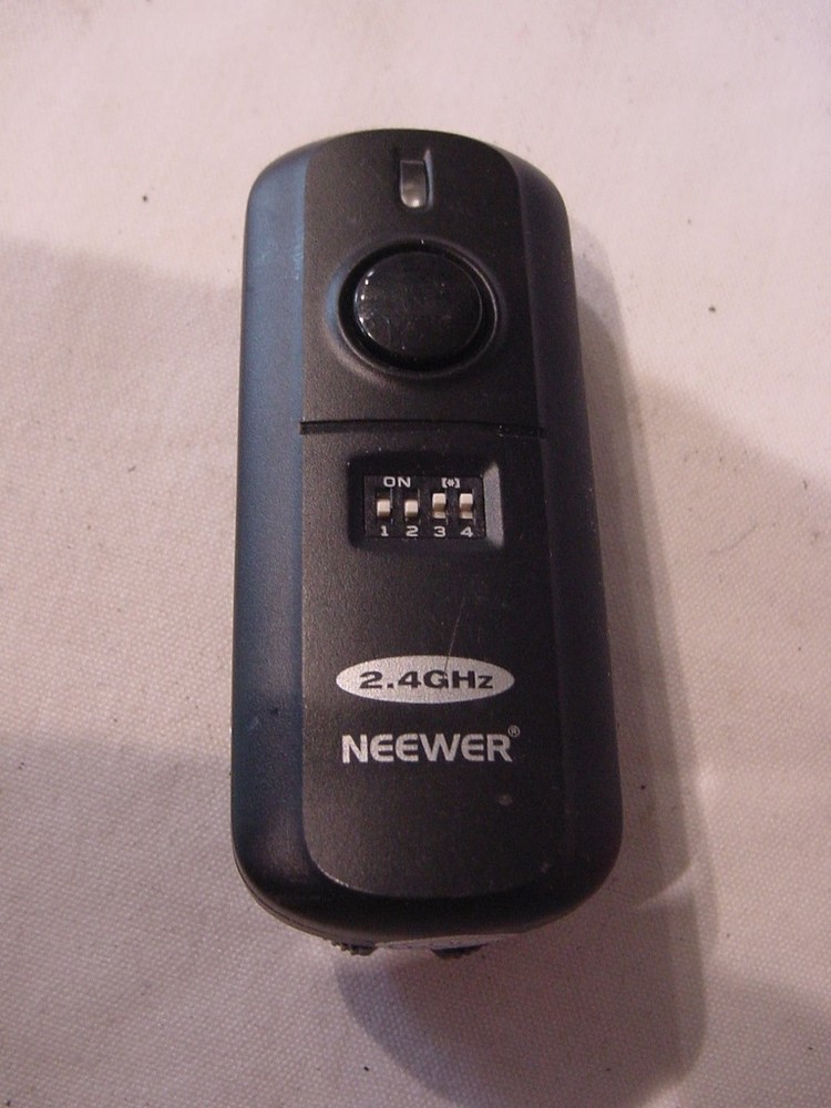NEEWER 2.4GHz FLASH TRIGGER