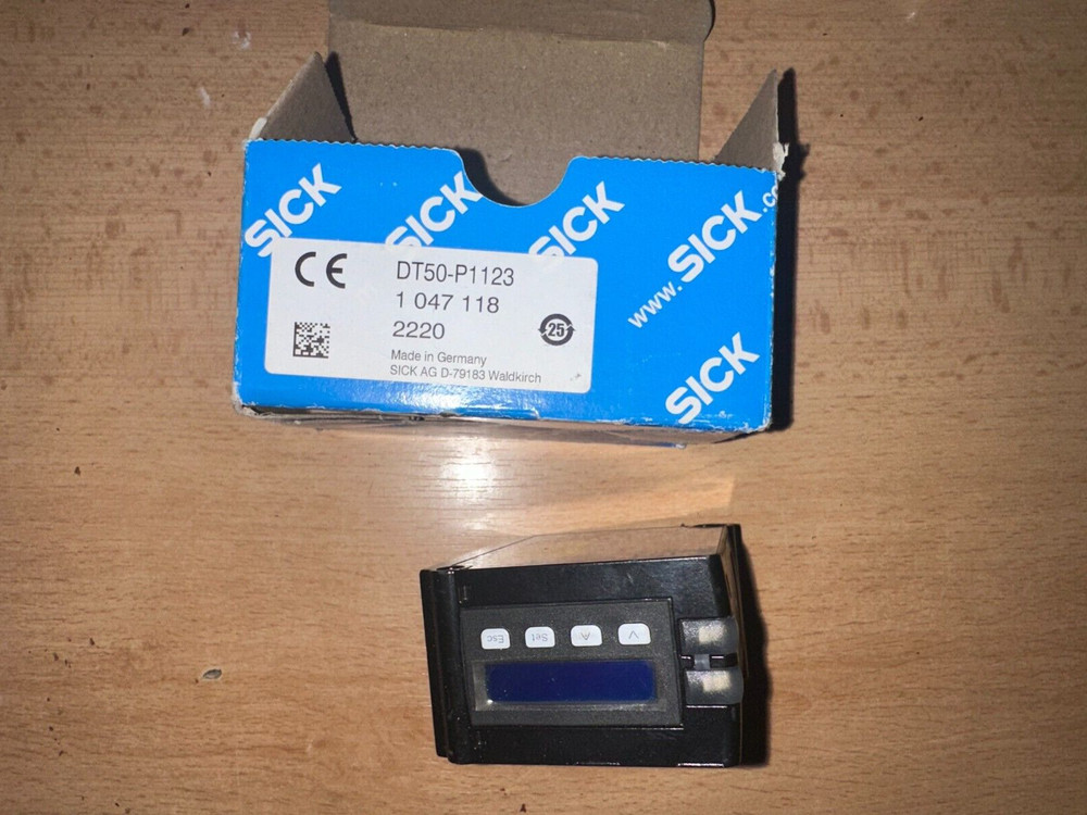 Sick DT50-P1123  medium range sensor 1047118
