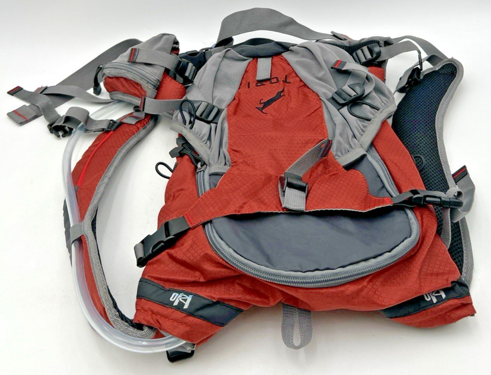 TOPI RIO HYDRATION PACK BACKPACK HIKING, CAMPING, ETC WITH BLADDER